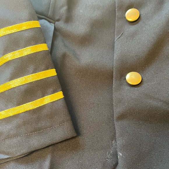 HALLOWEEN COSTUME PILOT UNIFORM COMES WITH JACKET, TIE AND HAT WORN ONCE - Picture 2 of 5